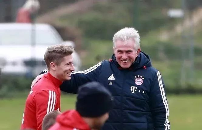 B费：如果选择一个主罚点球来拯救命运的人，大多数人会说C罗.